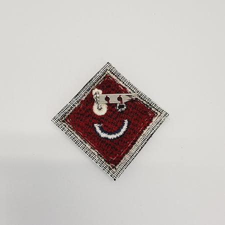 菱形紅色毛巾繡搞怪表情 加扣針