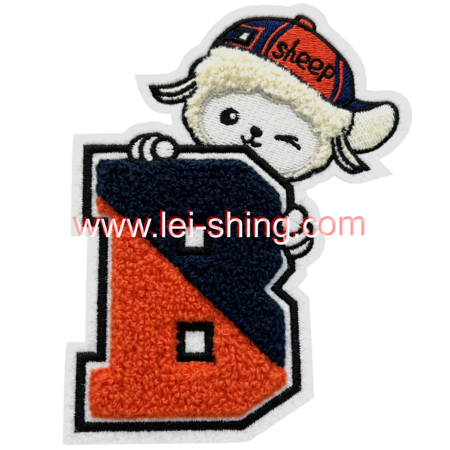 萌羊躲貓貓・字母 B 絨繡
