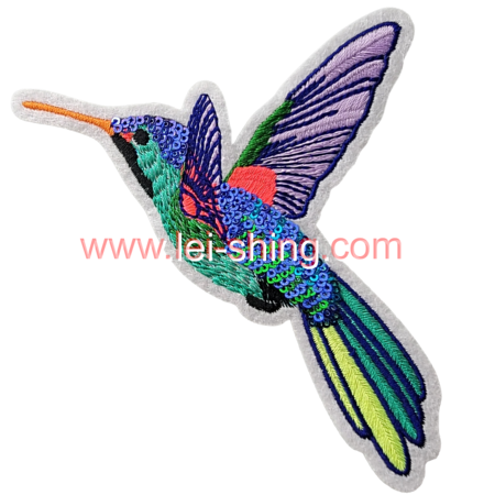 重工釘珠刺繡「幻彩蜂鳥」